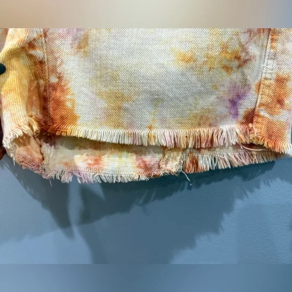 We The Free She's A Legend Orange Apricot Tie-Dye
Bermuda Shorts Size 12 - Picture 7 of 16